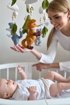 Дитячий музичний мобіль на ліжечко для немовлят WooolyWool «Лісові звірятка» з 35 мелодіями