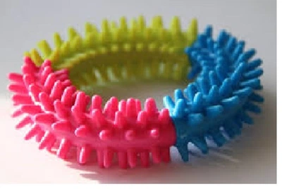 Игрушка для собак и щенков кольцо с шипами Pawise Rainbow World Ring S (11 см)