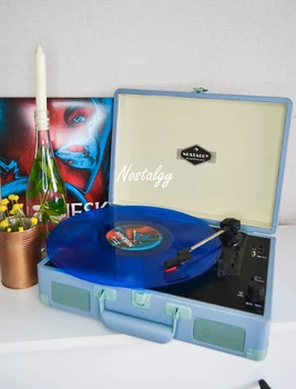 Виниловый проигрыватель Auna Peggy Sue Blue с Bluetooth в чемодане, портативный ретро проигрыватель для виниловых пластинок 33/45/78 об/мин, со встроенными стереодинамиками, USB, AUX, RCA, выходом на наушники, автостопом, ременным приводом