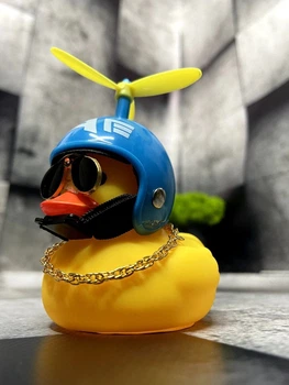 Аксесуар на торпеду в авто Crazy Duck качка в синьому шоломі з пропеллером