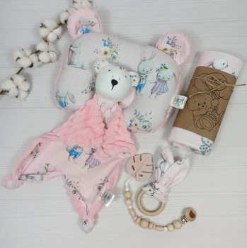 Набор для новорожденного: пеленка, подушка и игрушки a.l.babybox Зайка с мамой Розовый