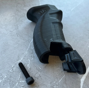 Эргономичная пистолетная рукоятка с отсеком (угол наклона от вертикали 15°)