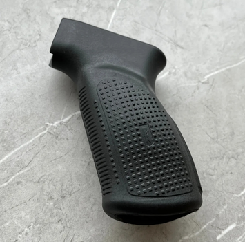 Эргономичная пистолетная рукоятка литая короткая (угол наклона от вертикали 35°)