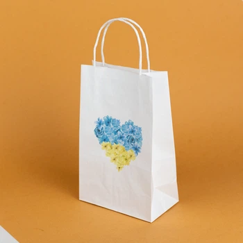 Пакет подарунковий з патріотичним малюнком eko-kraft 150*90*240 10 шт/уп Крафт пакет українською символікою Серце жовто-блакитного кольору в квіти Маленький пакувальний пакетик