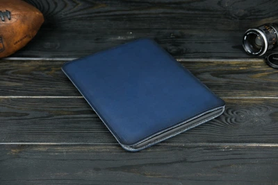 Кожаный чехол для MacBook Дизайн №1 с войлоком, натуральная кожа итальянский Краст, цвет Синий