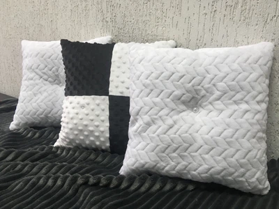 Плюшева декоративна подушка квадрат від MinkyHome 40х40 см. Чорний - Білий