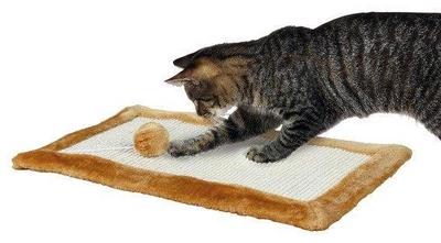 Дряпка кігтеточка Trixie Scratching Mat килимок з іграшкою для котів 55×35 см