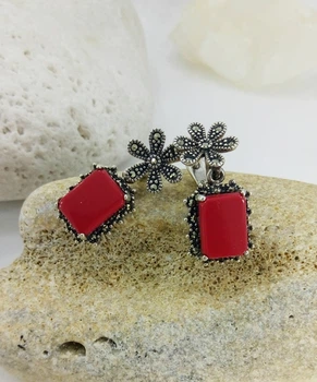 Серебряные серьги со вставкою под коралл и капельным серебром (099764/55)