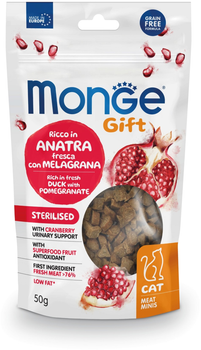 Лакомство для кошек Monge Gift Cat Sterilised утка с гранатом 50 г (8009470085182)