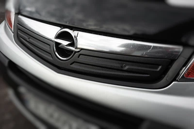 Зимняя заглушка накладка на решетку радиатора AVTM Opel Vivaro 07-15 матовая Опель Виваро АМ0051346