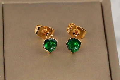 Сережки гвоздики Xuping Jewelry зелений листочок з крапелькою 9 мм золотисті