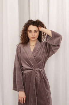 Велюровый хлопковый халат с широкими рукавами SWAM Velour S сливовый