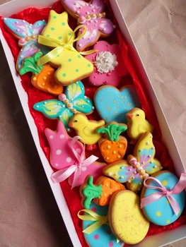 Большая коробочка 2 с пасхальными пряничками