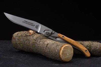 Нож карманный Claude Dozorme, Laguiole Liner Lock, ручка из оливкового дерева (1.60.142.89)
