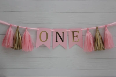 Гирлянда бумажная ONEDAY DECOR флажки "ONE" с кисточками розовая