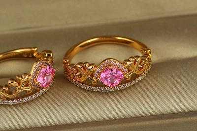 Кільце Xuping Jewelry вінець з рожевим каменем р 16 золотисте