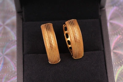Сережки Xuping Jewelry широкі дужки з фарбуванням 2,6 см золотисті
