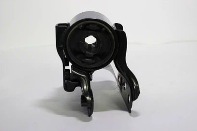 Сайлентблок переднего нижнего рычага R HONDA 51395-T0A-A01 Honda (51395T0AA01)