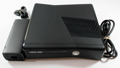 Набір Консоль Microsoft Xbox 360 S Freeboot 250GB Black + 5 Вбудованих Ігор Б/У + Сенсор Руху Дротовий Microsoft Xbox 360 Kinect Black 3m Б/У