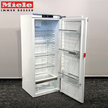 Встраиваемая Холодильная Камера Miele K 7433 E, б/у