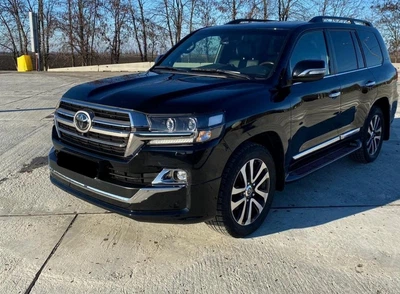 Обвес юбка переднего бампера Executive Lounge Toyota Land Cruiser 200 стиль 2019 цвет черный для Toyota Land Cruiser 200 2015-2021 (6477)