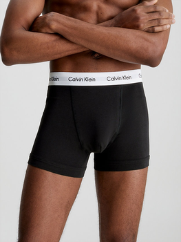 Spodenki Calvin Klein Underwear 3P Trunk 0000U2662G-001 S 3 szt. Czarny (5051145283372)