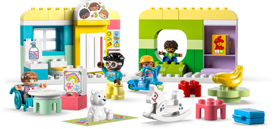 Конструктор LEGO DUPLO Town Будні в дитячому садку 67 деталей (10992)