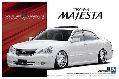 Сборная модель 1/24 автомобиля Toyota Crown Majesta Vlene '04 UZS186 Aoshima 05236