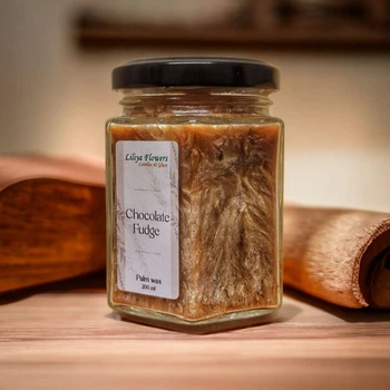 Коричневая свеча Chocolate Fudge из пальмового воска Liliya Flowers(0266)