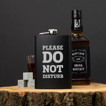 Фляга "Please do not disturb", английский, Деревянная подарочная коробка с гравировкой