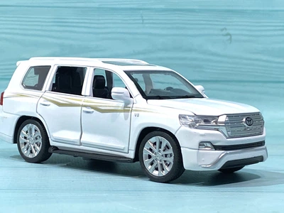 Машинка TK Union Group Toyota Land Cruiser 200 металл 1:32 Белая