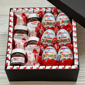 Подарочный бокс для девушки на 8 Марта, день рождения, Новый год с Kinder Surprise и Nutella Mini для подруги