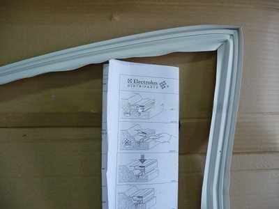 Уплотнитель (резина) Zanussi Electrolux 2426448045 1180x575 мм для холодильника