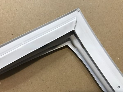 Уплотнитель (резина) морозильной камеры для холодильника Indesit, Ariston, Stinol (C00854012)