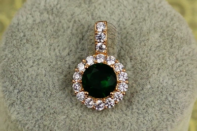 Кулон Xuping Jewelry круглий зелений камінь в обідку з фіанітів 2.3 см золотистий
