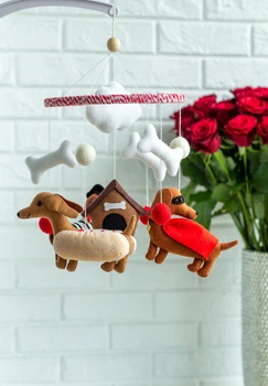 Детский музыкальный мобиль на кроватку для младенцев WooolyWool «Таксы супер-герои» с 35 мелодиями