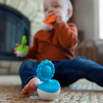 Прорезыватель-неваляшка Fat Brain Toys dimpl wobl голубой (FA217-4) 4931413