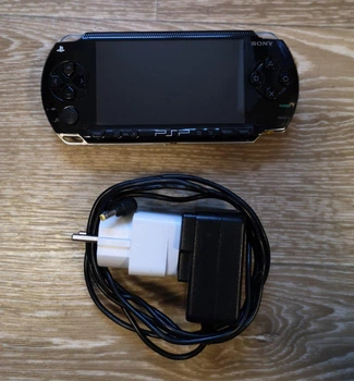 Игровая приставка Sony PSP-1003 модифицированная, черная, Б/У
