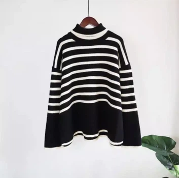 Cветр жіночий чорний в білу смужку One size