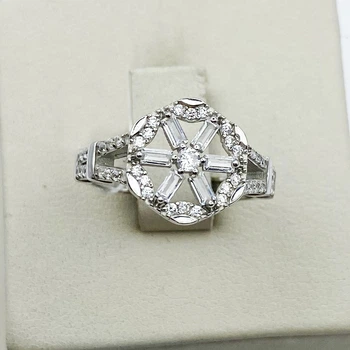 Кольцо серебряное с кубическим цирконием "Цветок" 17,5 2,99 г