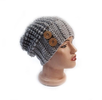 Шапка, жіноча в'язана шапка, HandMade шапка модна стильна шапка, шапка з гудзиками