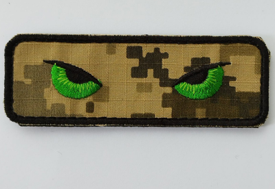 Шеврон, патч с вышивкой "Глаза" пиксель на липучке размер 3,5х10 см Зеленый