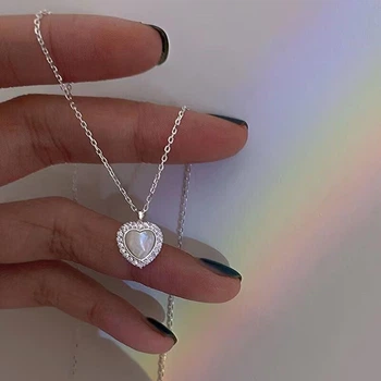 Ожерелье с сердцем Love серебристое