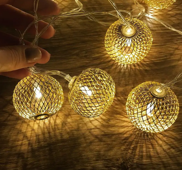 Світлодіодна гірлянда з золотими кульками "Сітка-сфера" 20 LED, 5м + перехідник, 220V, IP44, Теплий білий