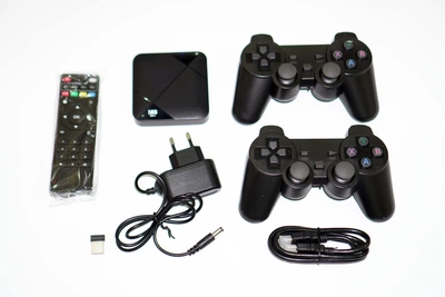Игровая тв приставка с беспроводными джойстиками Android TV M8 mini 4K 64GB