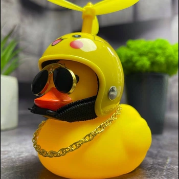 Аксессуар на торпеду в авто Crazy Duck утка в жёлтом шлеме с пропеллером