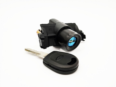 Замок багажника (кнопка) Chery Amulet KLM KLM (A118CB5606110)