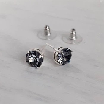 Сережки гвоздики Hand Made з кристалами Swarovski сріблясто-чорного відтінку