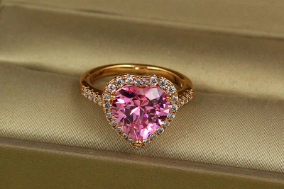 Кольцо Xuping Jewelry сердце океана с розовым камнем 1,4 см р 18 золотистое