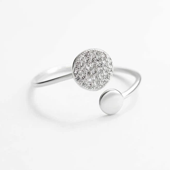 Серебряное кольцо с фианитами открытое Геометрия, Размер 17,0, Вес: 1.2 г